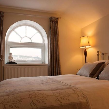 Ascot House Hotel Торки Екстериор снимка