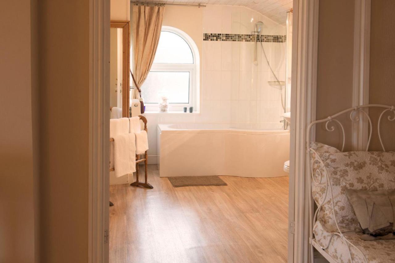 Ascot House Hotel Торки Екстериор снимка