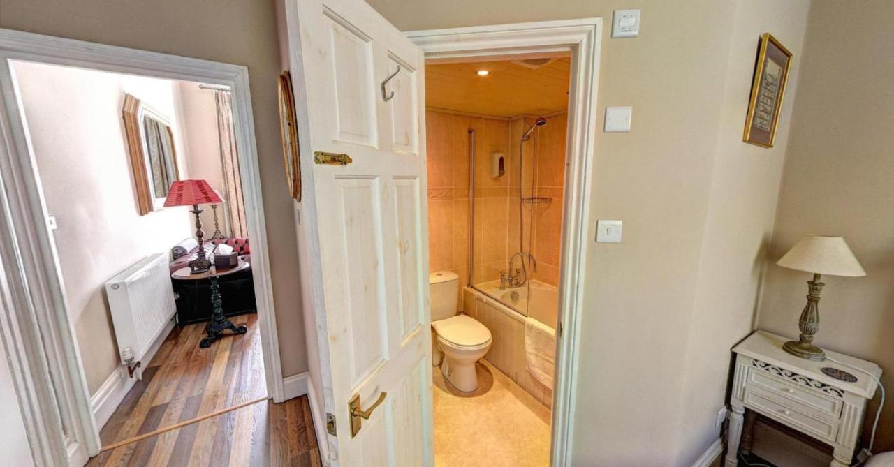 Ascot House Hotel Торки Екстериор снимка